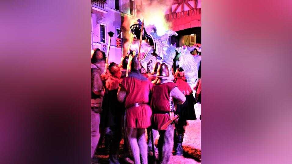 Bilder der Gruppe 'Gr&uuml;n' des Drachenstich-Festspiels.