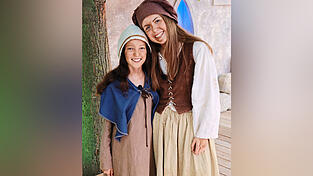 Felicitas Gritsch aus Amselfing (l.) und Emma Liebl aus Haselbach - ein geniales Duo auf der Festspielbühne. Und sicher nicht nur 2024.