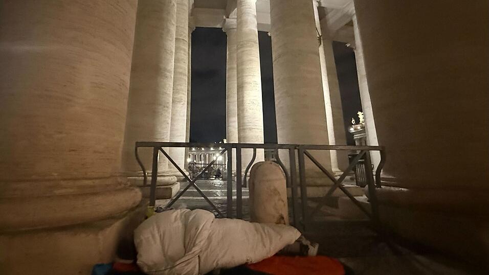 Auch dicke Schlafsäcke reichen jetzt nicht wirklich aus. Auch dicke Schlafsäcke reichen jetzt nicht wirklich aus.