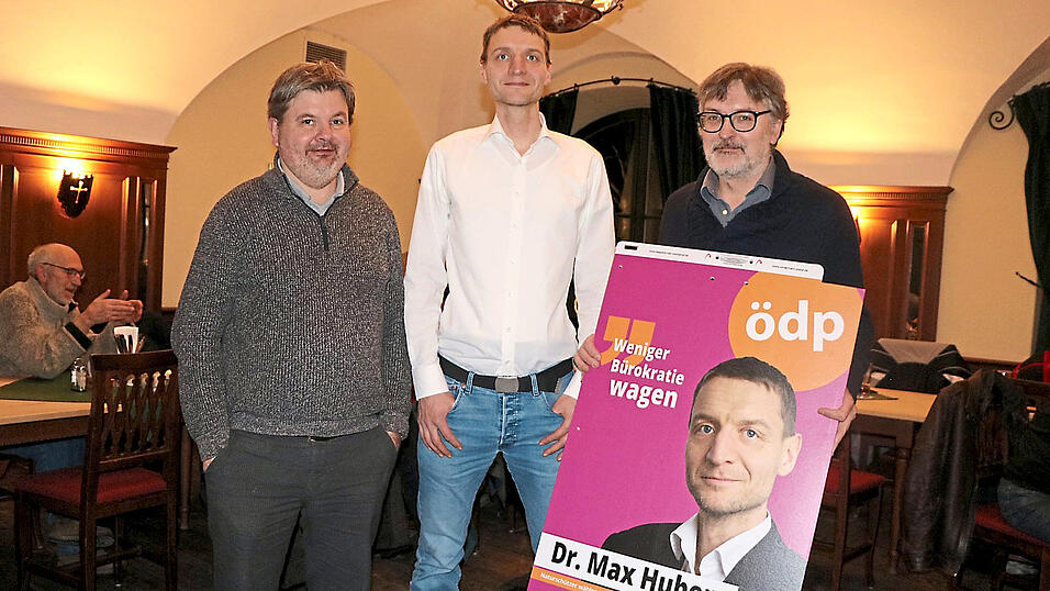 &Ouml;DP-Direktkandidat Max Huber (Mitte) mit den beiden Mitgliedern des &Ouml;DP-Bezirksvorstands Niederbayern, Bernd Wimmer (links) und Heiko Helmbrecht