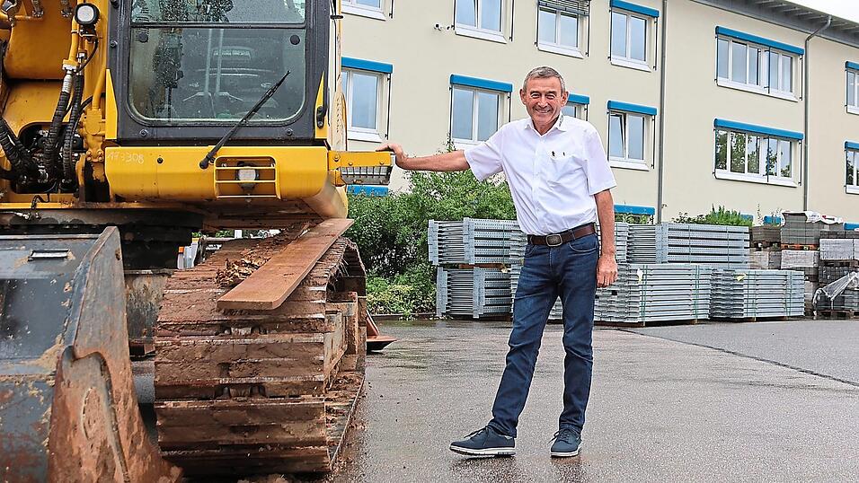 Fast vier Jahrzehnte kümmerte sich Hans Fisch um die Ausbildung von Maurern und Betonbauern bei der Firma Feldbauer. Von der Handwerkskammer erhielt er dafür im Frühjahr eine Auszeichnung.