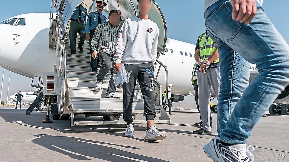 Bei diesem Abschiebeflug sind 45 afghanische Fl&uuml;chtlinge nach Kabul transportiert worden.
