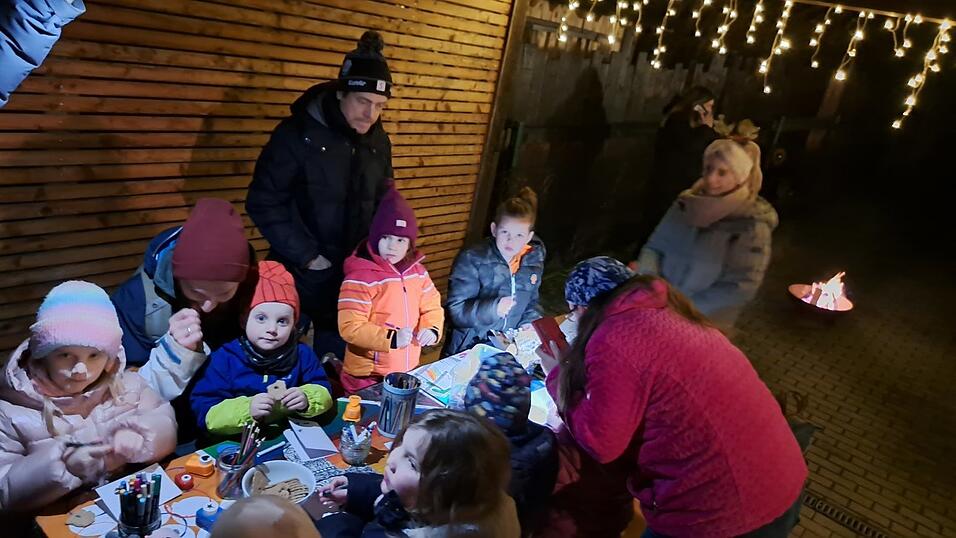 Beim 10. T&uuml;rchen wurde im Carport von Anja Br&uuml;ck gebastelt.