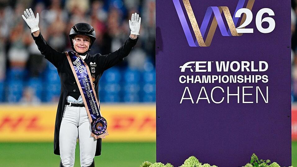 Glücklich mit Bronze: Isabell Werth. Glücklich mit Bronze: Isabell Werth.