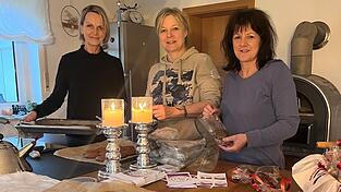 Backen jedes Jahr Lebkuchen für den guten Zweck (v.l.): Manuela Sepaintner, Christina Ströher und Konny Gstettenbauer Backen jedes Jahr Lebkuchen für den guten Zweck (v.l.): Manuela Sepaintner, Christina Ströher und Konny Gstettenbauer