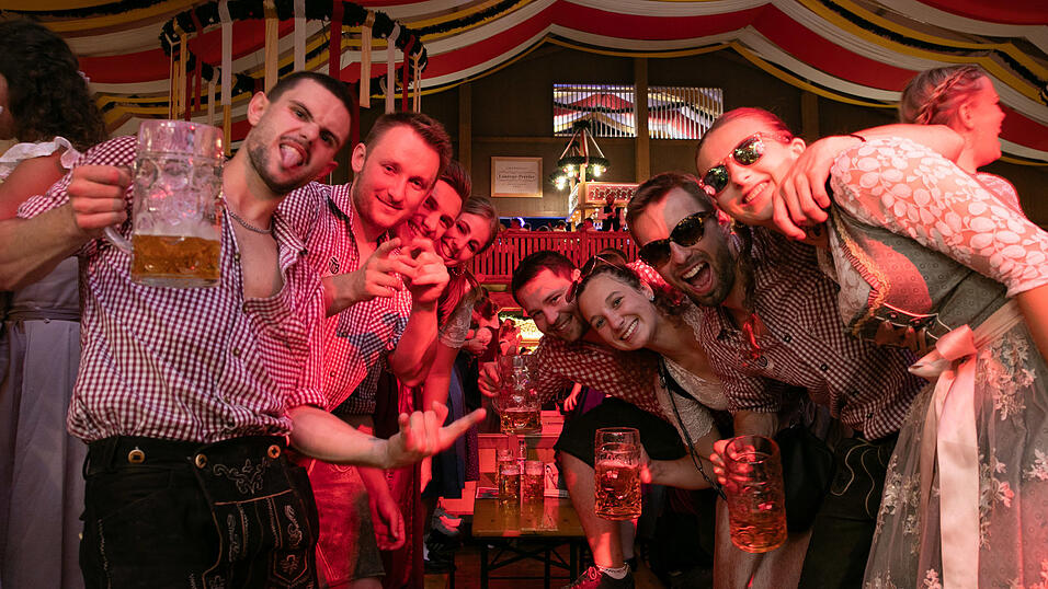 Die Partybilder vom Freitag, 15. August, aus dem Festzelt Krönner. Die Partybilder vom Freitag, 15. August, aus dem Festzelt Krönner.