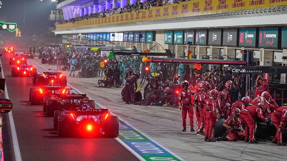 Alle kamen zum Reifenwechsel in der Safety-Car-Phase, nur McLaren nicht.