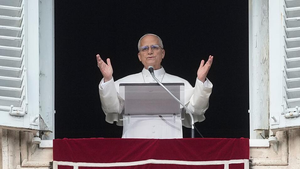 Der Papst mahnte vor dem Angelus-Gebet am zweiten Weihnachtstag erneut zum Engagement zum Frieden. Der Papst mahnte vor dem Angelus-Gebet am zweiten Weihnachtstag erneut zum Engagement zum Frieden.