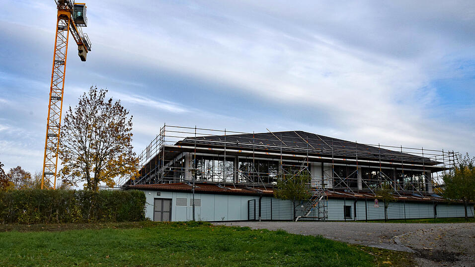 Die Schadstellen an der Kronwinkler Doppelturnhalle sind beseitigt. Die Schadstellen an der Kronwinkler Doppelturnhalle sind beseitigt.