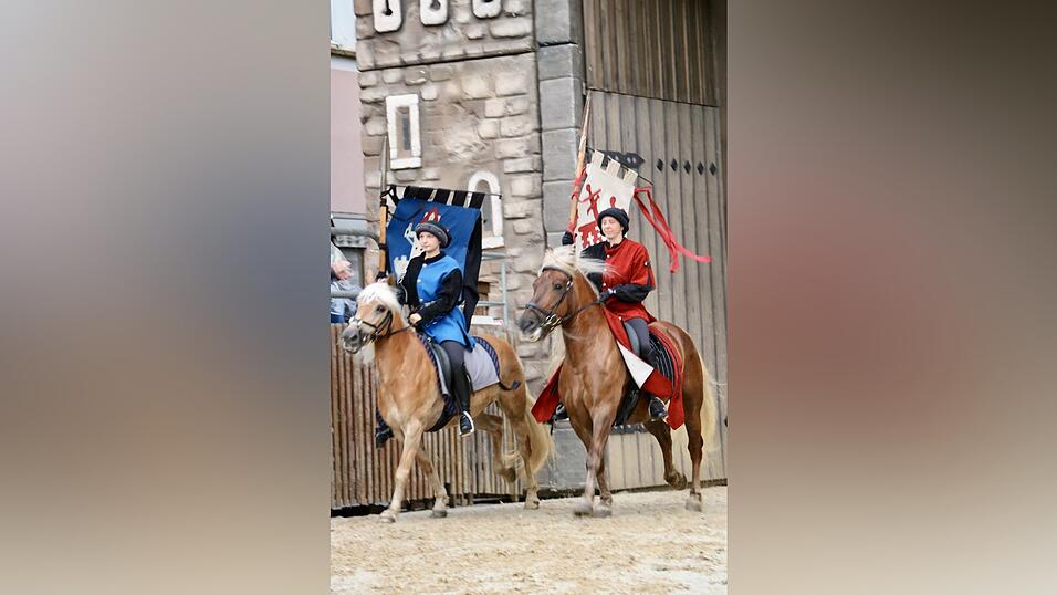 Eindr&uuml;cke von der Gruppe 'blau', die am Freitagabend die Drachenstich-Premiere gespielt hat.