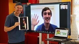 Franz Bauer (links) hat Florentin Spötzl zu einem Video-Call eingeladen. Gemeinsam erzählen sie vom Weg von der Talentschmiede auf die Varieté-Bühne.