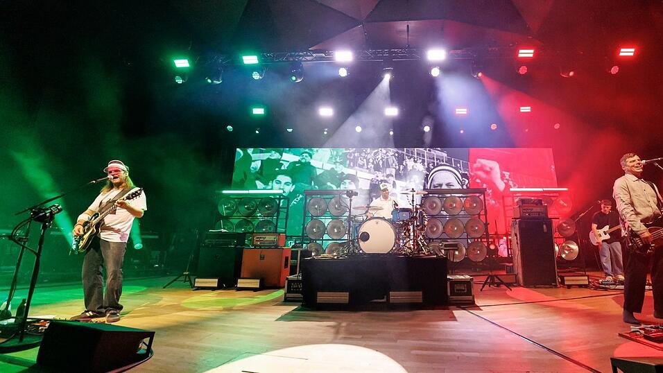 Tour zu Ehren von «30 wunderbaren Jahren» Tour zu Ehren von «30 wunderbaren Jahren»