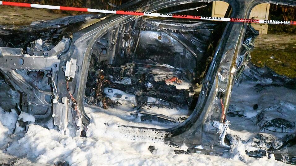 In Regensburg brannten am Samstagabend vier Fahrzeuge. In Regensburg brannten am Samstagabend vier Fahrzeuge.