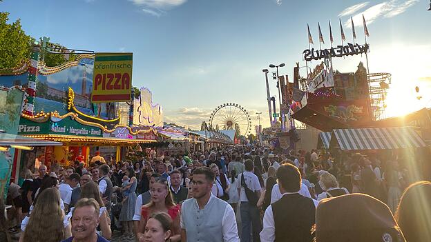 Es geht schon wieder los: das G&auml;ubodenvolksfest 2026.