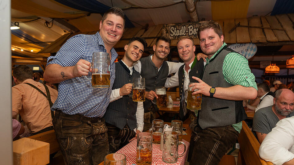 Die Partybilder vom Freitag, 18. August 2023, aus dem Festzelt Reisinger. Die Partybilder vom Freitag, 18. August 2023, aus dem Festzelt Reisinger.