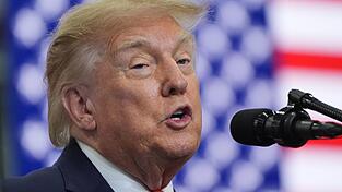 Trump kündigt den zuvor geplanten Livestream einer Militärhinrichtung ab. (Archivbild) Trump kündigt den zuvor geplanten Livestream einer Militärhinrichtung ab. (Archivbild)