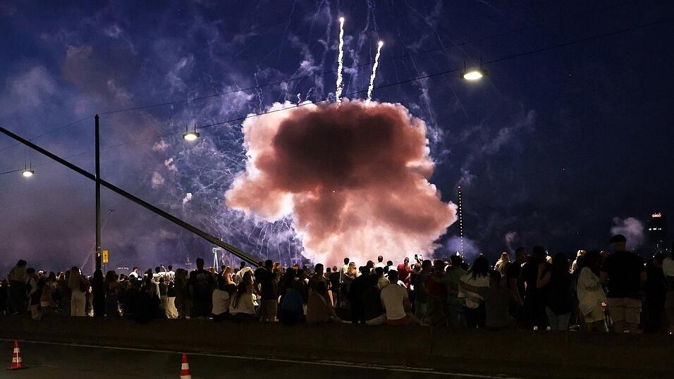 Der Vorfall ereignete sich während dem Abschlussfeuerwerk der Rheinkirmes.