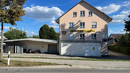 Das ehemalige Lesezirkel-Geb&auml;ude im Gewerbegebiet N&ouml;rdliche Bayerwaldsiedlung. Mittlerweile hat eine Begehung stattgefunden.