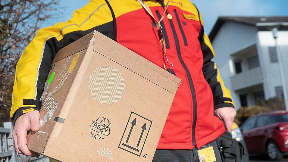 Wo genau soll das Paket jetzt hin? Auf Navigationshilfen ist in Tiefenthal nur bedingt Verlass - trotz oder gerade wegen des neuen Straßennamens 'Tiefenthal-Berg'. Wer sich im Ort nicht auskennt, hat es dann schwer. Wo genau soll das Paket jetzt hin? Auf Navigationshilfen ist in Tiefenthal nur bedingt Verlass - trotz oder gerade wegen des neuen Straßennamens 'Tiefenthal-Berg'. Wer sich im Ort nicht auskennt, hat es dann schwer.