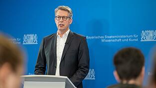 Kunstminister Markus Blume hat einen Zwischenbericht zu Untersuchungen der Bayerischen Staatsgemäldesammlungen vorgelegt.  (Archivfoto)