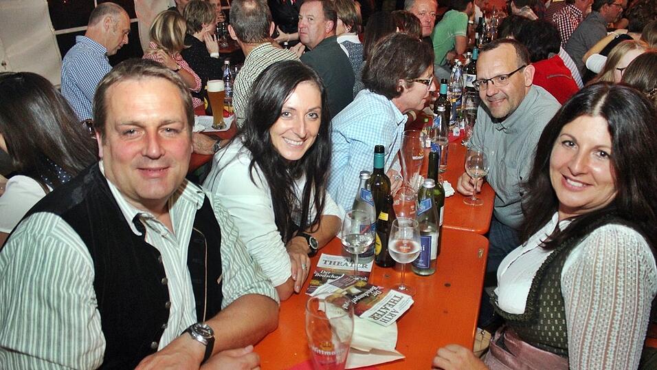 Die besten Bilder vom Wein- und Wei&szlig;bierfest des Burschenvereins Arth und der M&auml;dchengruppe.