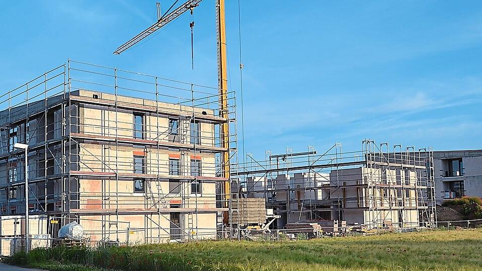 Das Bild zeigt die Gebäude des geförderten Wohnungsbaus.