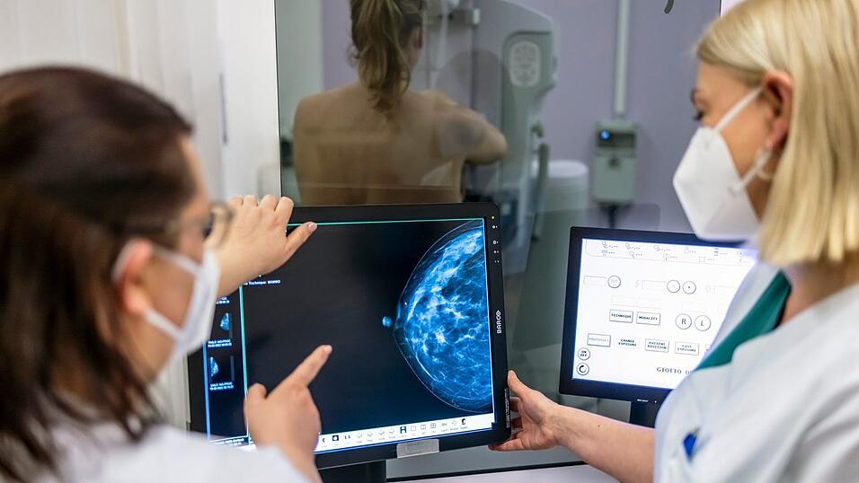 Andalusien in Südspanien wird derzeit von einem Skandal um Fehler bei der Früherkennung von Brustkrebs erschüttert. Tausende Frauen erhielten ihre teils verdächtigen Befunde erst mit monatelanger Verzögerung. (Illustration) Andalusien in Südspanien wird derzeit von einem Skandal um Fehler bei der Früherkennung von Brustkrebs erschüttert. Tausende Frauen erhielten ihre teils verdächtigen Befunde erst mit monatelanger Verzögerung. (Illustration)