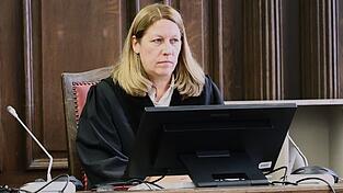Die Vorsitzende Richterin im Block-Prozess Isabel Hildebrandt hat ihren Beschluss abgemildert. Die Vorsitzende Richterin im Block-Prozess Isabel Hildebrandt hat ihren Beschluss abgemildert.
