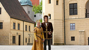 Katharina Mottinger und Luis Truhlar als Prinzessin Hedwig und Herzog Georg.