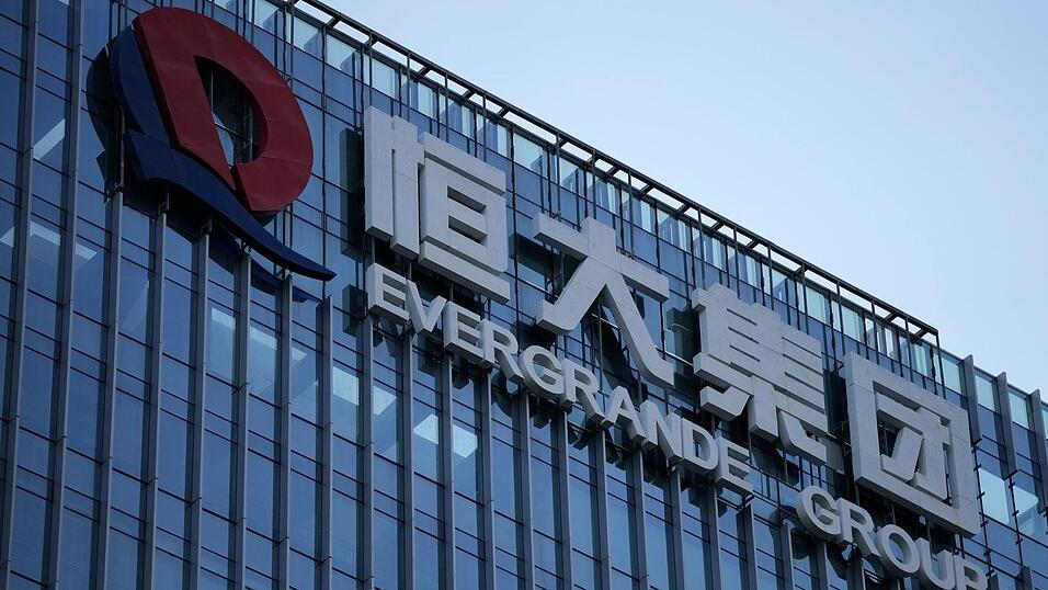 Der Konzern Evergrande wurde zum Symbol der chinesischen Immobilienkrise. Nun wurde sein Gründer zu lebenslanger Haft verurteilt. (Archivbild) Der Konzern Evergrande wurde zum Symbol der chinesischen Immobilienkrise. Nun wurde sein Gründer zu lebenslanger Haft verurteilt. (Archivbild)