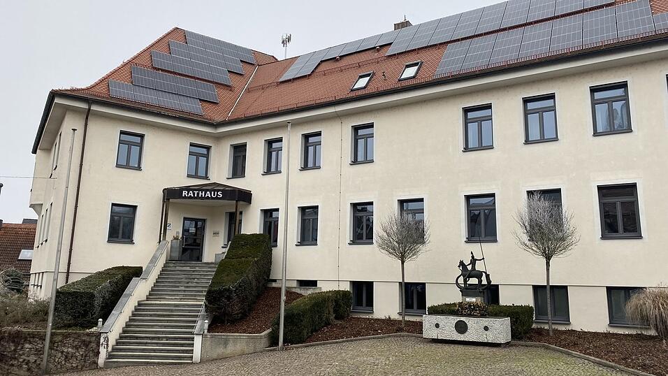 Die Bundestagsambitionen von Landrat Peter Dreier haben auch Auswirkungen auf das Rottenburger Rathaus, da B&uuml;rgermeister Alfred Holzner als Landrat kandidiert - sp&auml;testens 2026.