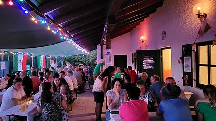 Das Wetter spielte auch mit, und so herrschte gute Stimmung bei der mexikanischen Nacht des TC Laberweinting.