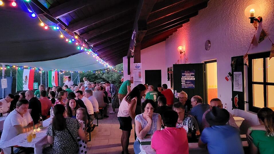 Das Wetter spielte auch mit, und so herrschte gute Stimmung bei der mexikanischen Nacht des TC Laberweinting. Das Wetter spielte auch mit, und so herrschte gute Stimmung bei der mexikanischen Nacht des TC Laberweinting.