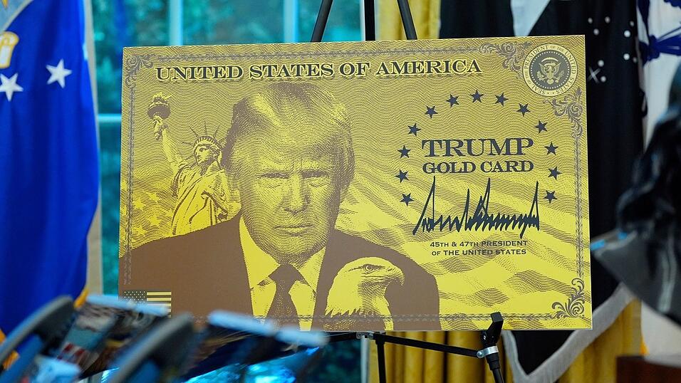 Mit der «Trump Gold Card» soll man sich für die Zahlung von einer Million Dollar in den USA niederlassen können. Mit der «Trump Gold Card» soll man sich für die Zahlung von einer Million Dollar in den USA niederlassen können.