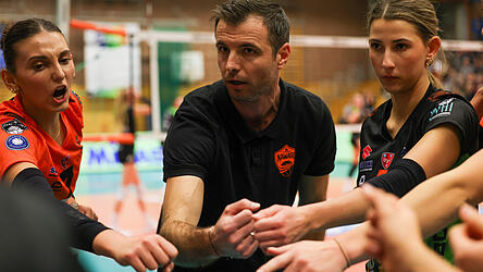 Beim letzten Heimspiel gegen die BayerVolleys gab es eine 1:3-Heimniederlage für die NawaRo-Volleyballerinnen um Trainer Roland Schwab.