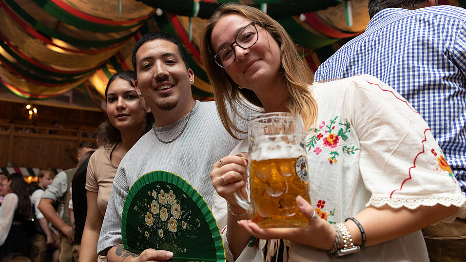 Die Partybilder vom Dienstag, 11. August, aus dem Festzelt Weckmann. Die Partybilder vom Dienstag, 11. August, aus dem Festzelt Weckmann.