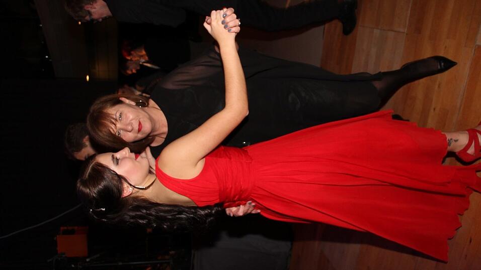 Die Bilder vom Abschlussball der Tanzschule Seidel in der Fraunhofer-Halle am 28. November. Die Bilder vom Abschlussball der Tanzschule Seidel in der Fraunhofer-Halle am 28. November.