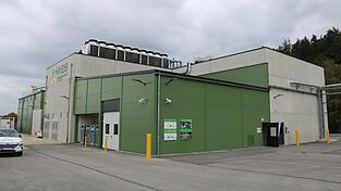 Der Elektrolyseur in Pfeffenhausen verfügt über eine Leistung von fünf Megawatt - technisch ist auch eine Erweiterung möglich. Betrieben wird die Anlage von der Gesellschaft Hy2B, zu der unter anderem der Landkreis Landshut gehört. Der Elektrolyseur in Pfeffenhausen verfügt über eine Leistung von fünf Megawatt - technisch ist auch eine Erweiterung möglich. Betrieben wird die Anlage von der Gesellschaft Hy2B, zu der unter anderem der Landkreis Landshut gehört.