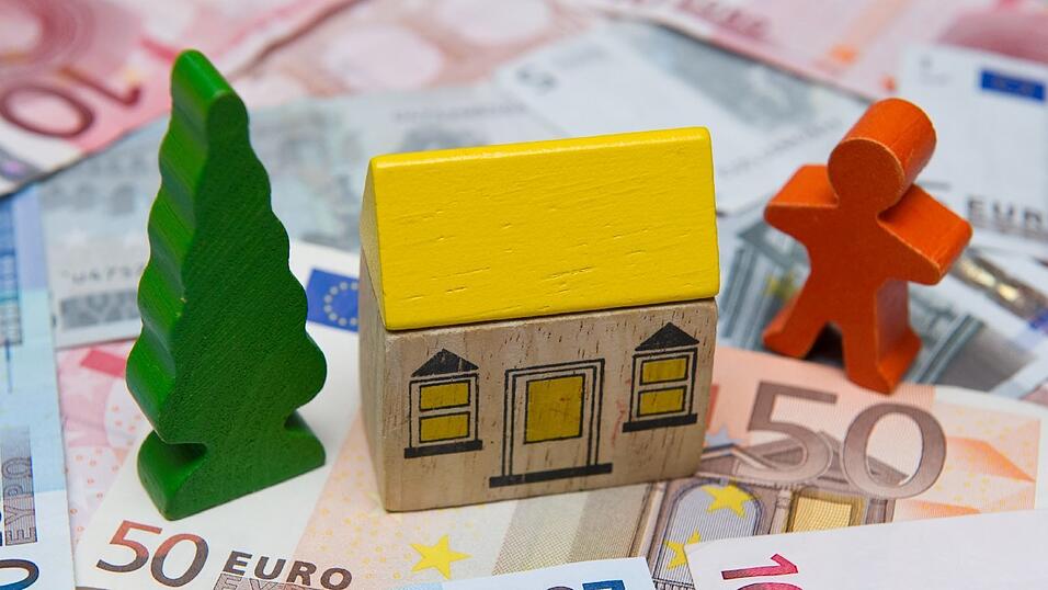 Tausenden Bausparern sind in den vergangenen Tagen Kündigungen ins Haus geflattert: Viele Banken kündigen derzeit Altverträge mit üppigen Zinsen.