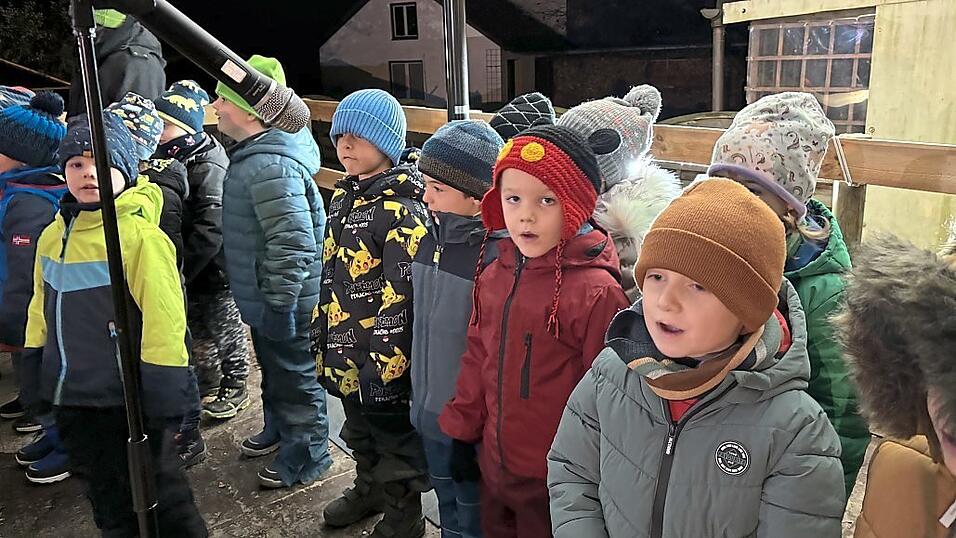 Die Vorschulkinder erz&auml;hlten in Liedbeitr&auml;gen und Gedichten von der nahenden Advents- und Weihnachtszeit