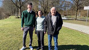 Die neuen P&auml;chter des Kurparkkiosks: Suna Sagstetter und ihr Sohn Nicolas; mit im Bild Arthur Sagstetter