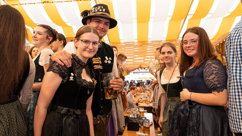 Die Partybilder vom Freitag, 16. August, aus dem Festzelt Nothaft. Die Partybilder vom Freitag, 16. August, aus dem Festzelt Nothaft.