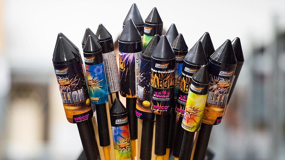 Auf das klassische Silvesterfeuerwerk verzichten die meisten Deutschen laut einer Umfrage. (Symbolbild) Auf das klassische Silvesterfeuerwerk verzichten die meisten Deutschen laut einer Umfrage. (Symbolbild)