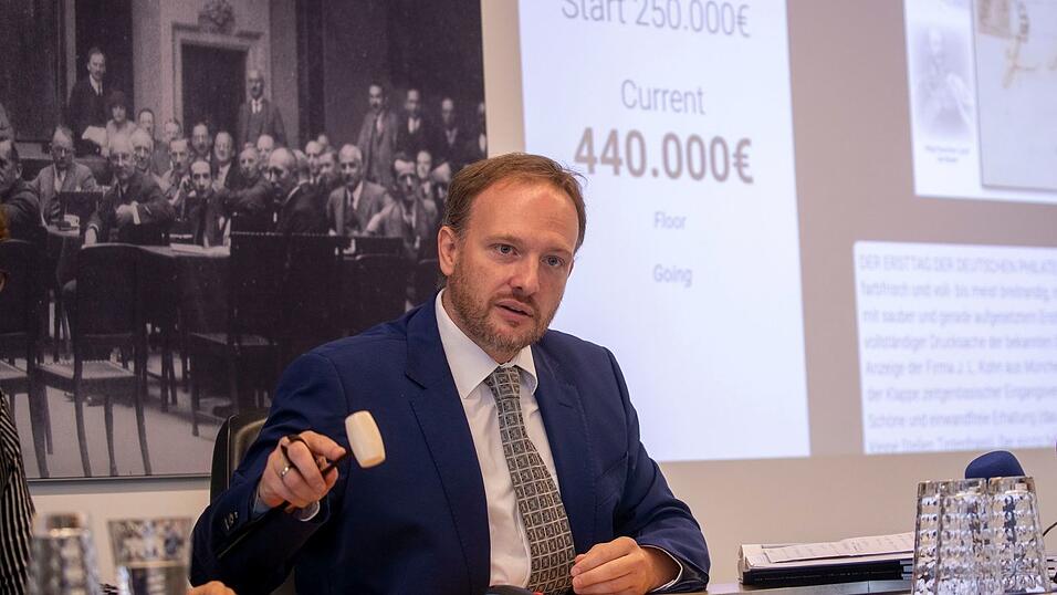 Kurz vor dem Zuschlag: Der Startpreis von 250.000 Euro wurde deutlich übertroffen. Kurz vor dem Zuschlag: Der Startpreis von 250.000 Euro wurde deutlich übertroffen.