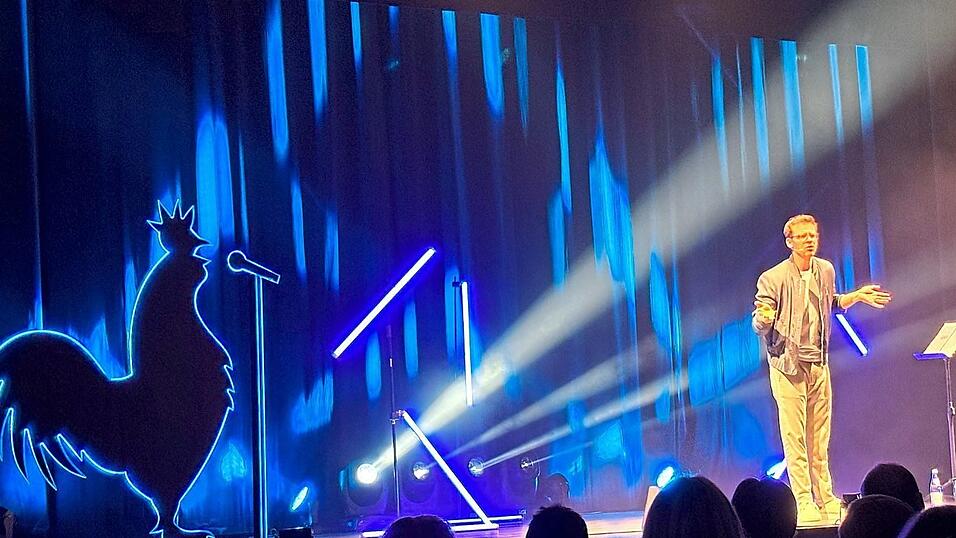 Martin Frank bei seinem Auftritt in der Stadthalle am Freitagabend. Martin Frank bei seinem Auftritt in der Stadthalle am Freitagabend.