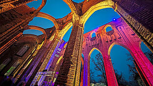 Licht-und-Sound-Shows finden im Dom statt, ehemals ein protziges Gebäude, heute eine Ruine.