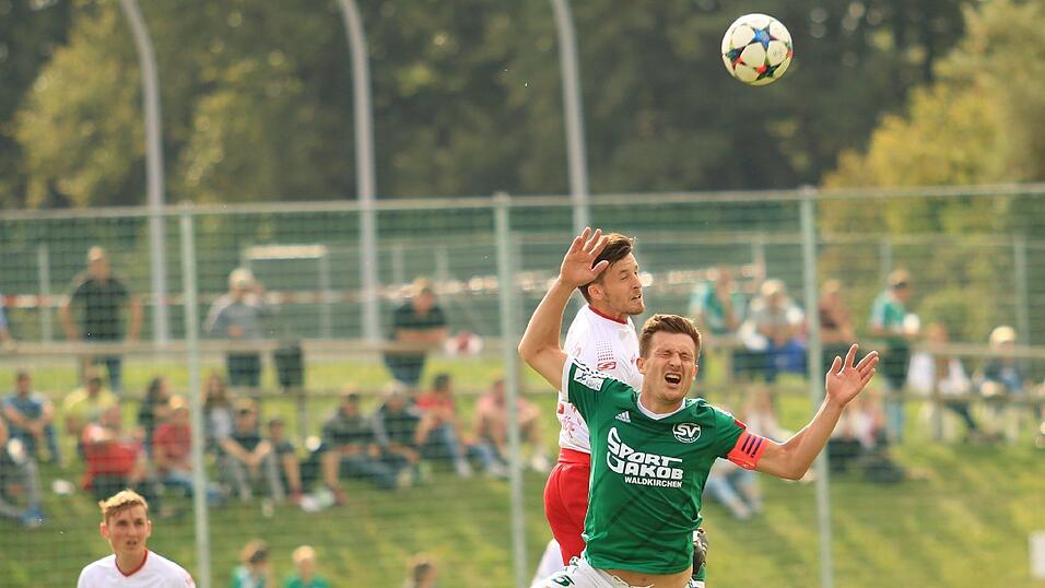 Der Jahn kommt bei Schalding-Heining nicht über ein 0:0 hinaus. Der Jahn kommt bei Schalding-Heining nicht über ein 0:0 hinaus.