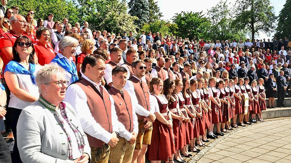 Der Festgottesdienst wurde im herrlichen Ambiente des Amphitheaters des Klosters abgehalten. Der Festgottesdienst wurde im herrlichen Ambiente des Amphitheaters des Klosters abgehalten.