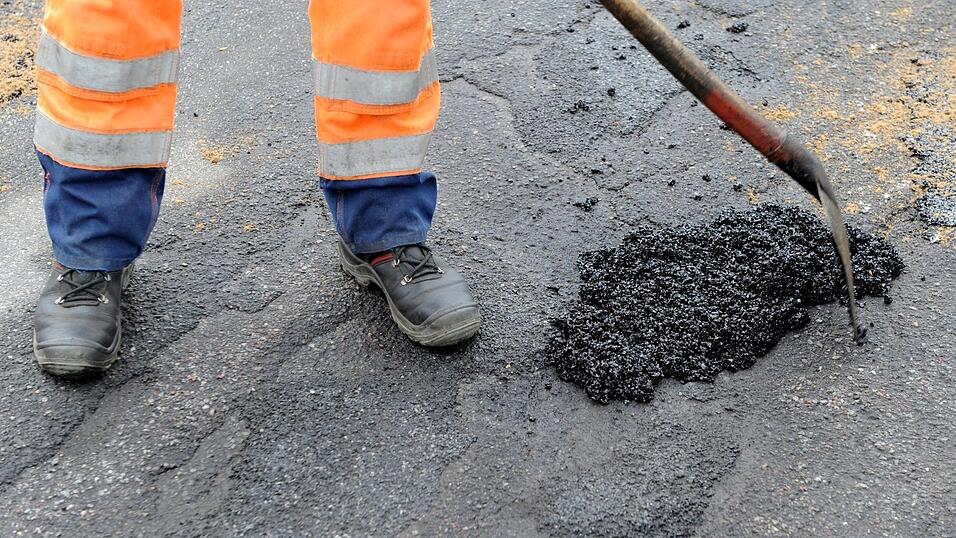 Die Einfahrt sehr g&uuml;nstig und schnell teeren lassen? Bei diesem Angebot sollte man hellh&ouml;rig werden, sagt die Polizei.