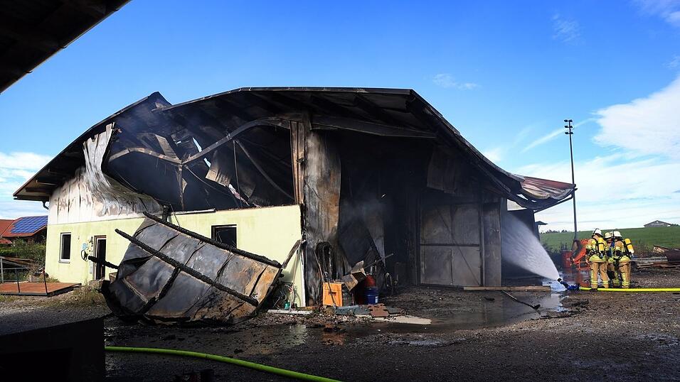 Die Maschinenhalle brannte vollständig aus.
